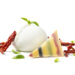 Fazzoletto multicolore mozzarella, basilico e pomodoro secco
