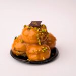 Profiteroles pistachio and caramel 110gr